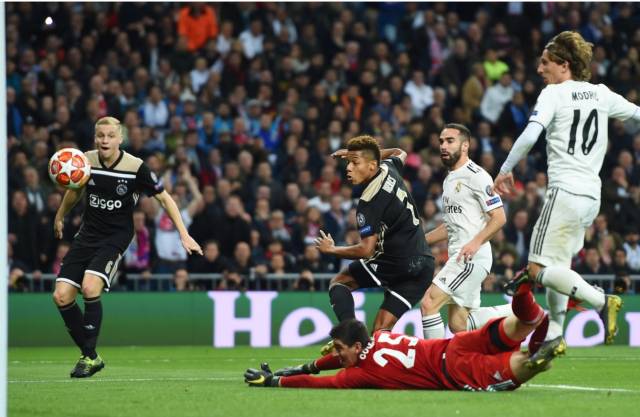 战术板前 战术板前