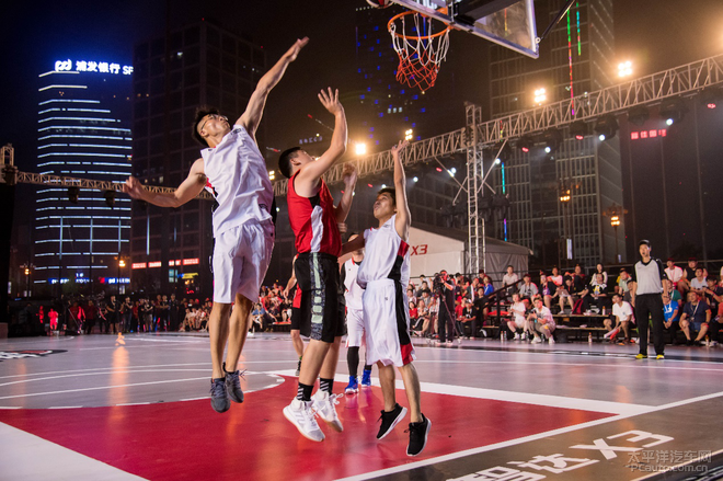 士队苦吞四 士队苦吞四